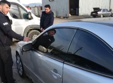 Balıkesir’de satış için anlaşamadığı kişiler dolandırdı! İcra başvurusuyla aracı bağlandı