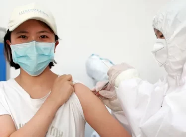 Çin aşısında kötü haber! Çin’den gelecek aşı bürokrasiye takıldı 2021’e kaldı