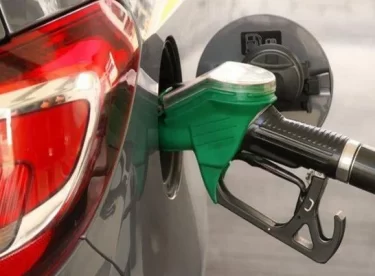 Benzine 20 kuruş zam geliyor! Pompaya yansımayacak