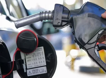 Düşen dolar sonrası benzin ve motorine indirim gelecek mi?