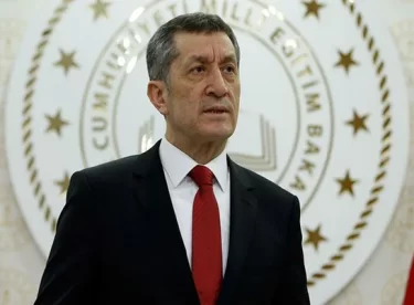 Milli Eğitim Bakanı Ziya Selçuk duyurdu: Gözlerinizden öpüyorum çocuklar