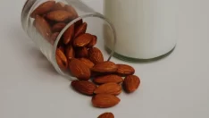 Uzmanlardan depresyon ve kaygıya karşı badem sütü önerisi