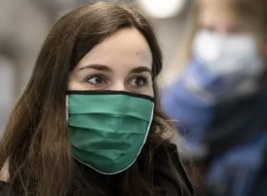 Aynı maskeyi uzun süre kullananlar dikkat! Mikroplastik soluyorsunuz