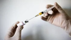 Sağlık çalışanlarına ikinci doz aşılama başladı