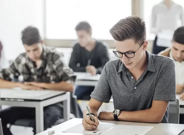 Milyonlarca öğrencinin beklediği haber geldi! Burs ve krediler hesaplara yattı